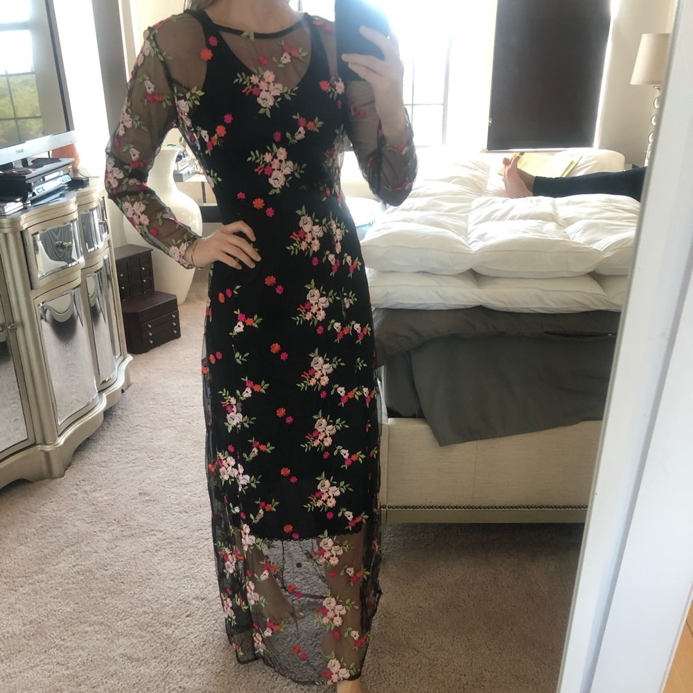 Forever 21 long sleeve sheer flower dress w zipper